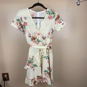 Cream Ruffled Floral mini dress zip back
